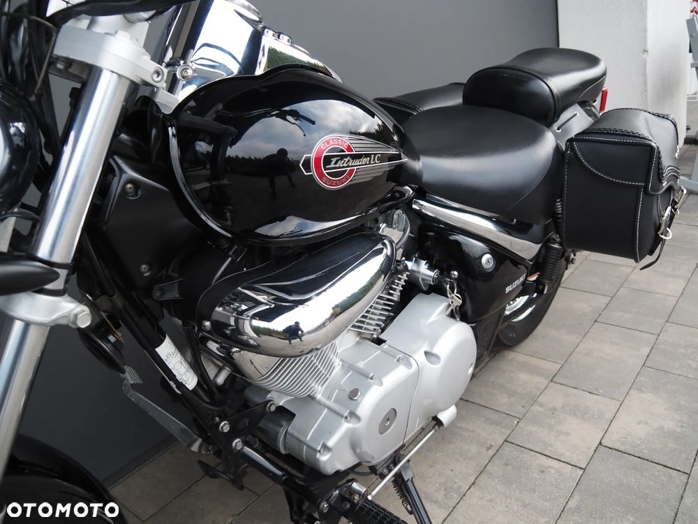 Suzuki Intruder - 16