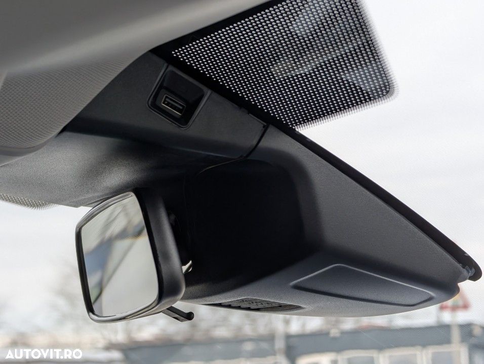 Ford Tourneo Custom - 28