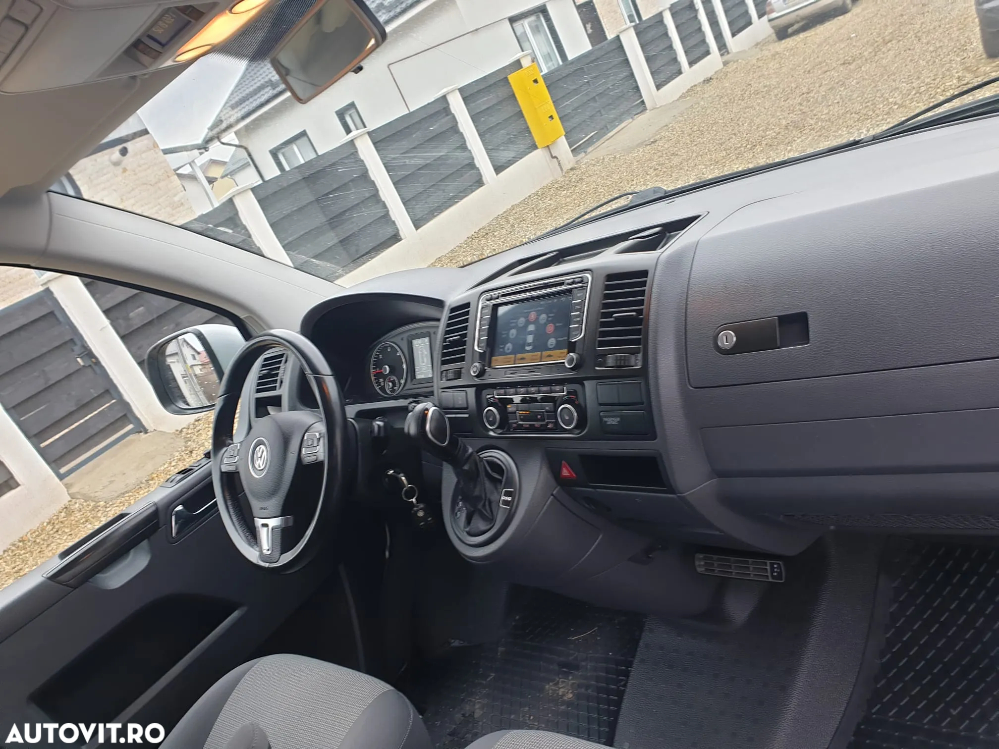 Volkswagen Caravelle - 12