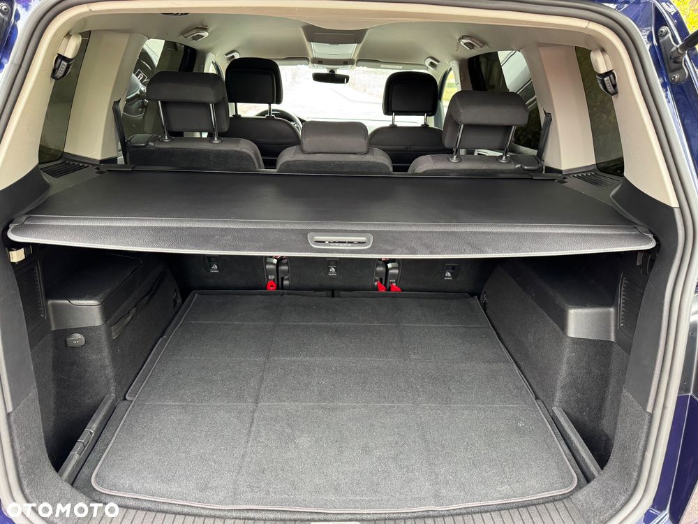 Volkswagen Touran - 16