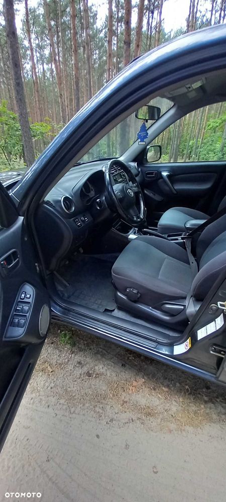 Toyota RAV4 - 6