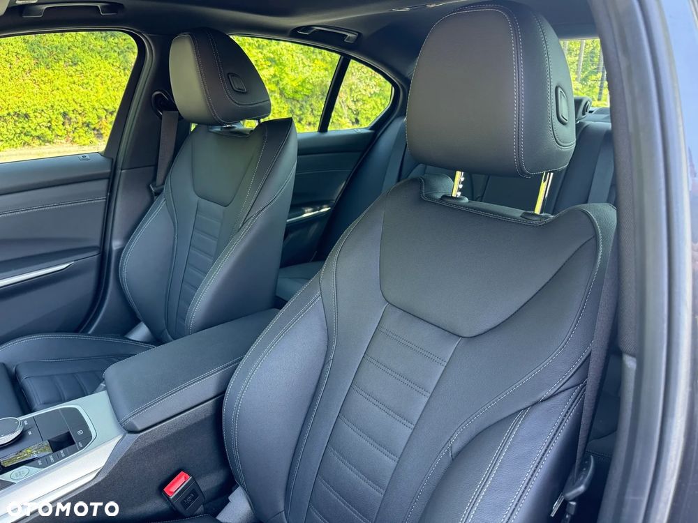 BMW Seria 3 330i xDrive Luxury Line - 17