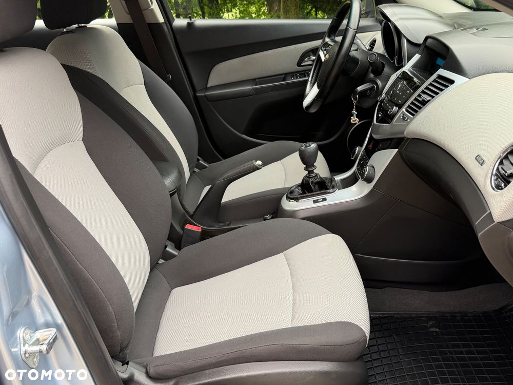 Chevrolet Cruze 1.6 - 18