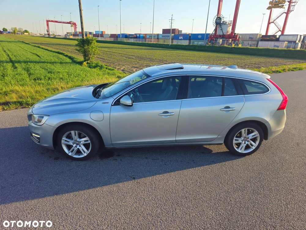 Volvo V60 D6 AWD Plug-in Hybrid Momentum - 7