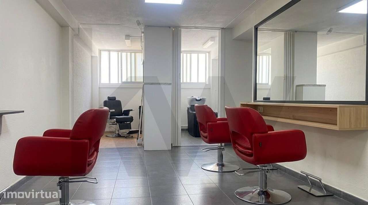 Oportunidade Única de Negócio: Espaço Comercial de 26 m2 em Carcavelos - Grande imagem: 4/5