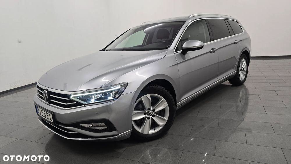 Volkswagen Passat - 1