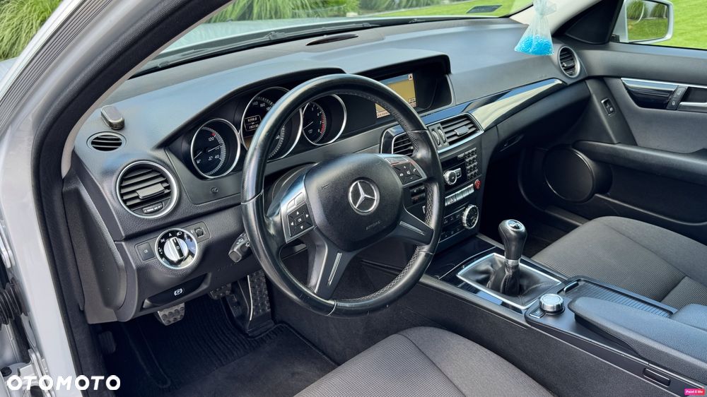 Mercedes-Benz Klasa C 180 CGI BlueEFFICIENCY Elegance - 19