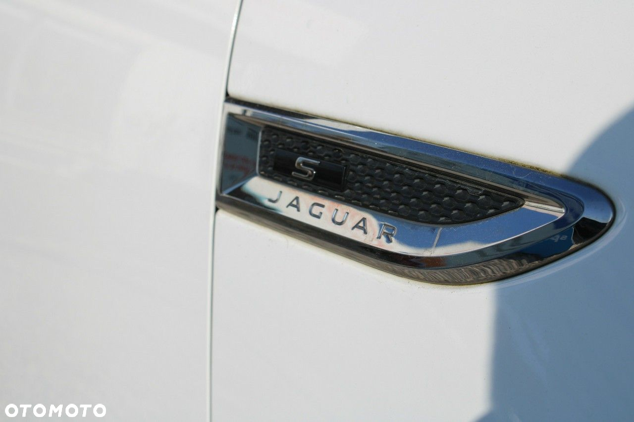 Jaguar E-Pace - 13