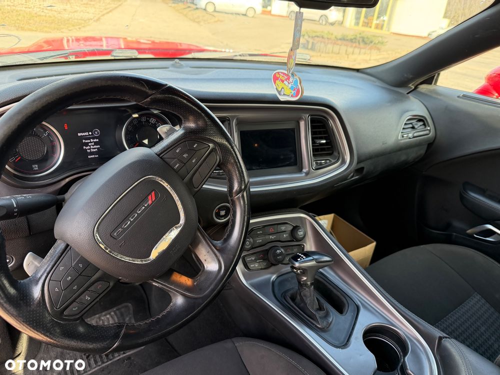 Dodge Challenger - 8