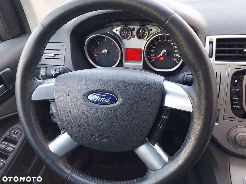 Ford Kuga 2.0 TDCi 4x4 Titanium - 26