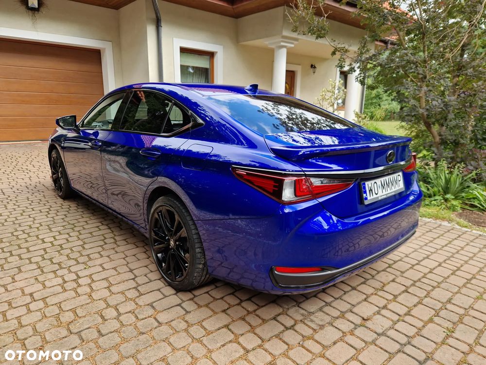 Lexus ES 300h F Sport Design - 5