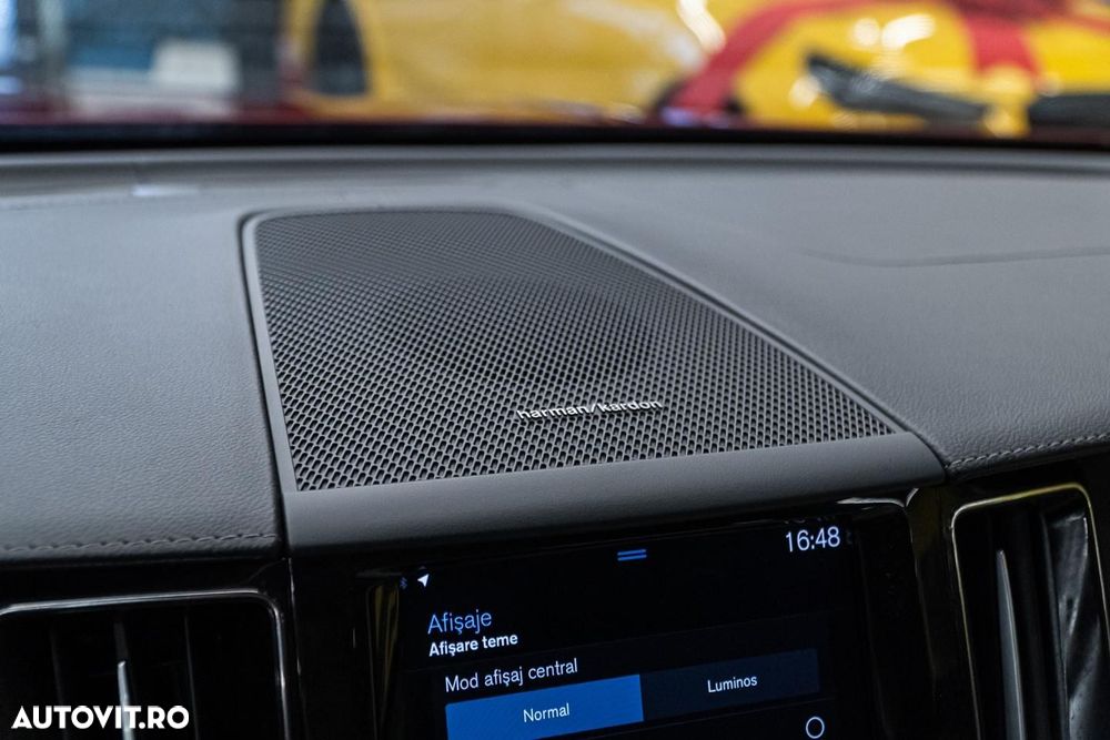 Volvo XC 60 B4 MHEV AT8 AWD Momentum Pro - 12