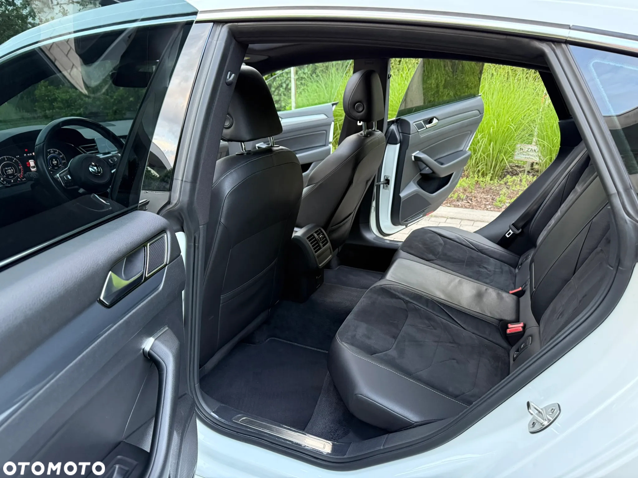 Volkswagen Arteon 2.0 TDI Bi-Turbo SCR 4Mot R-Line Edition DSG - 26