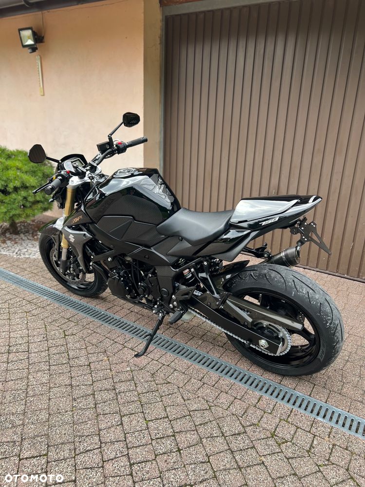 Suzuki GSR - 5