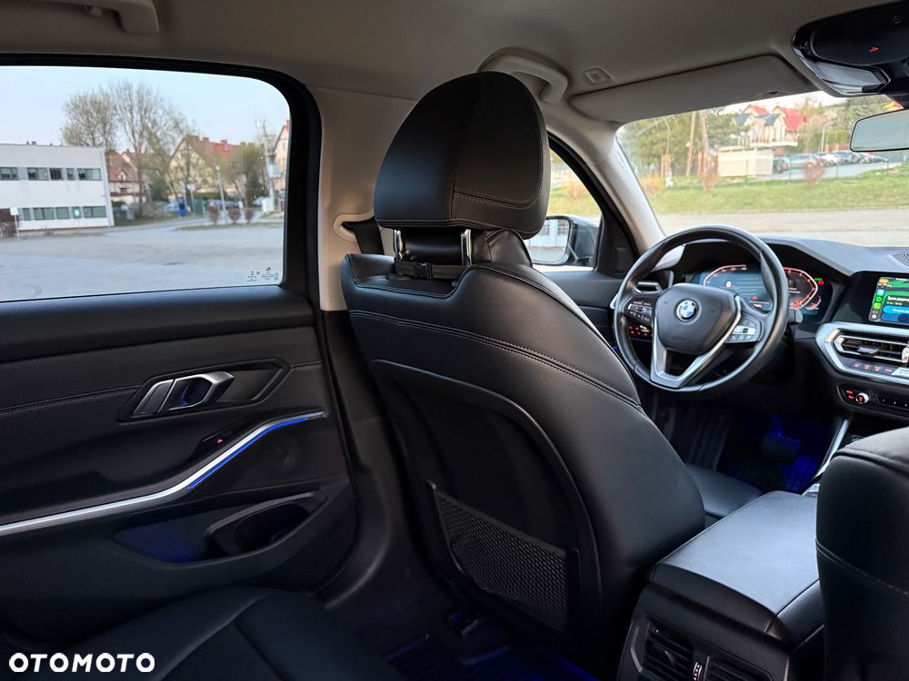 BMW Seria 3 330i - 18