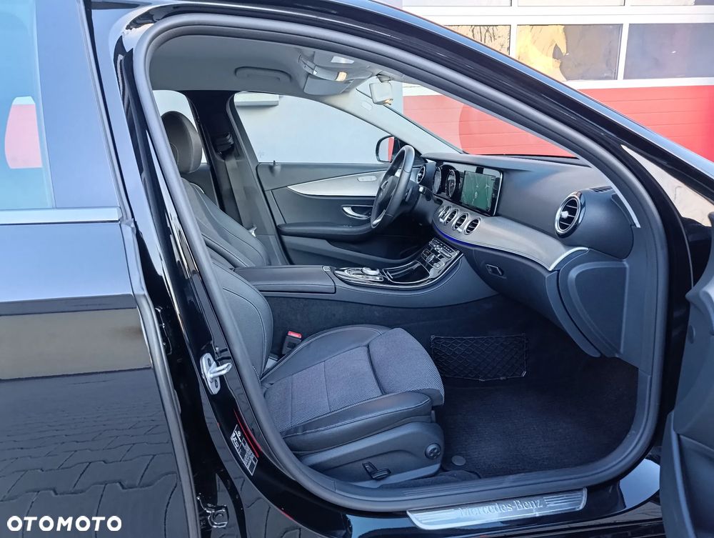 Mercedes-Benz Klasa E 200 9G-TRONIC AMG Line - 35