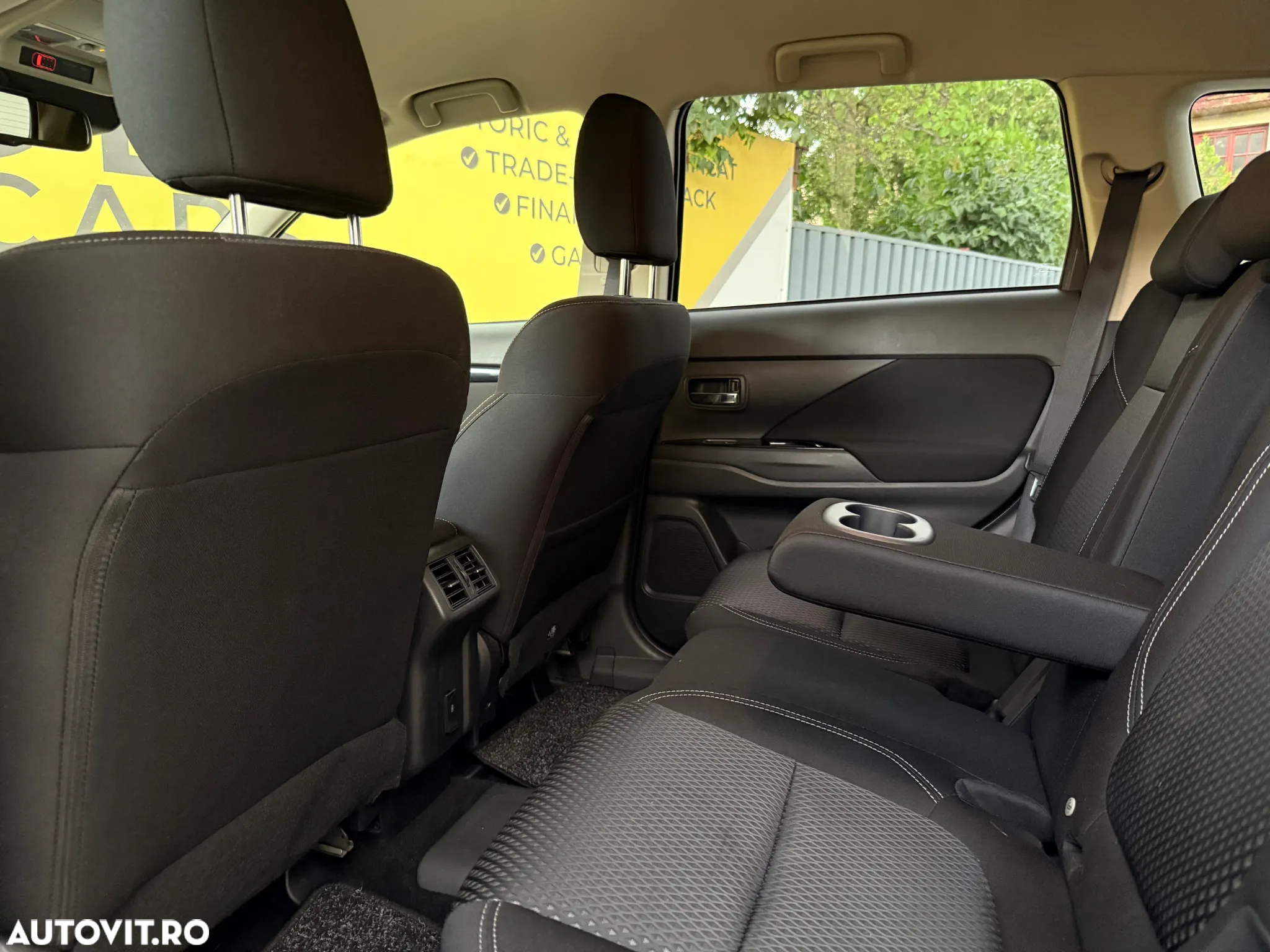 Mitsubishi Outlander 2.4 4WD Plug-In Hybrid - 8