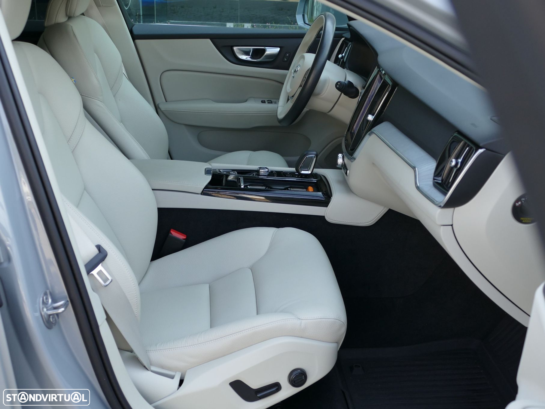 Volvo V60 2.0 T6 AWD TE Core - 28