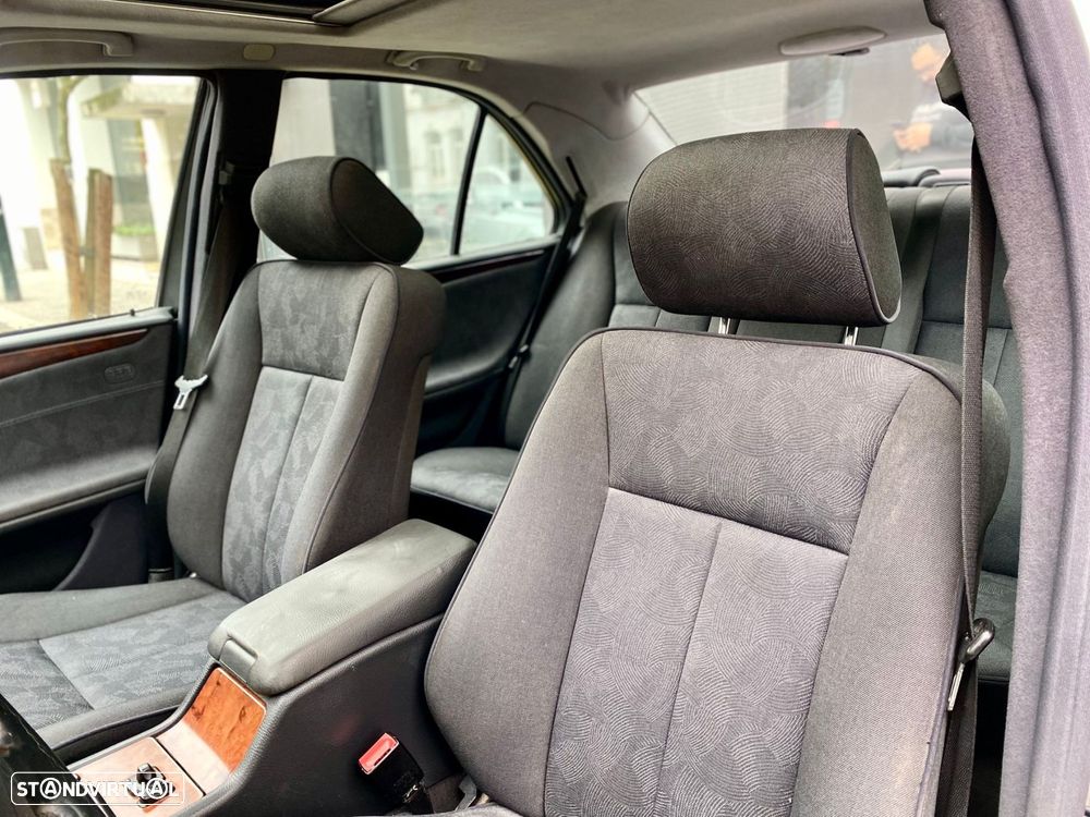 Mercedes-Benz E 220 - 13