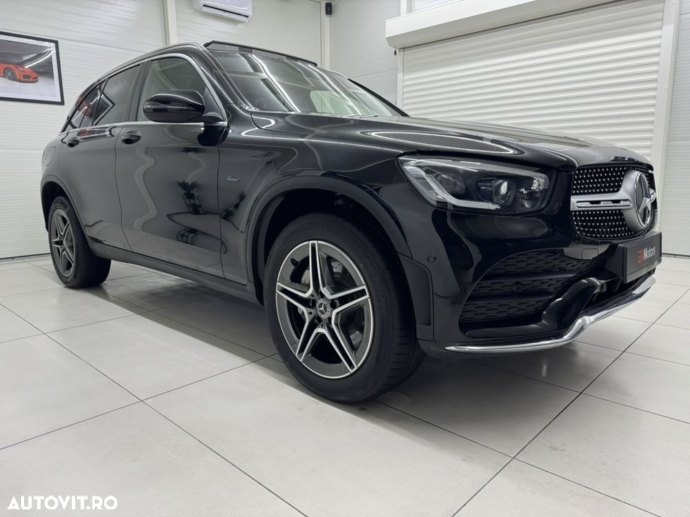 Mercedes-Benz GLC 300 e 4Matic 9G-TRONIC AMG Line - 3