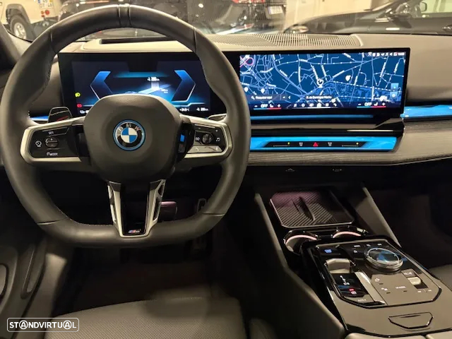 BMW i5 Touring eDrive40 Pack Desportivo M - 54