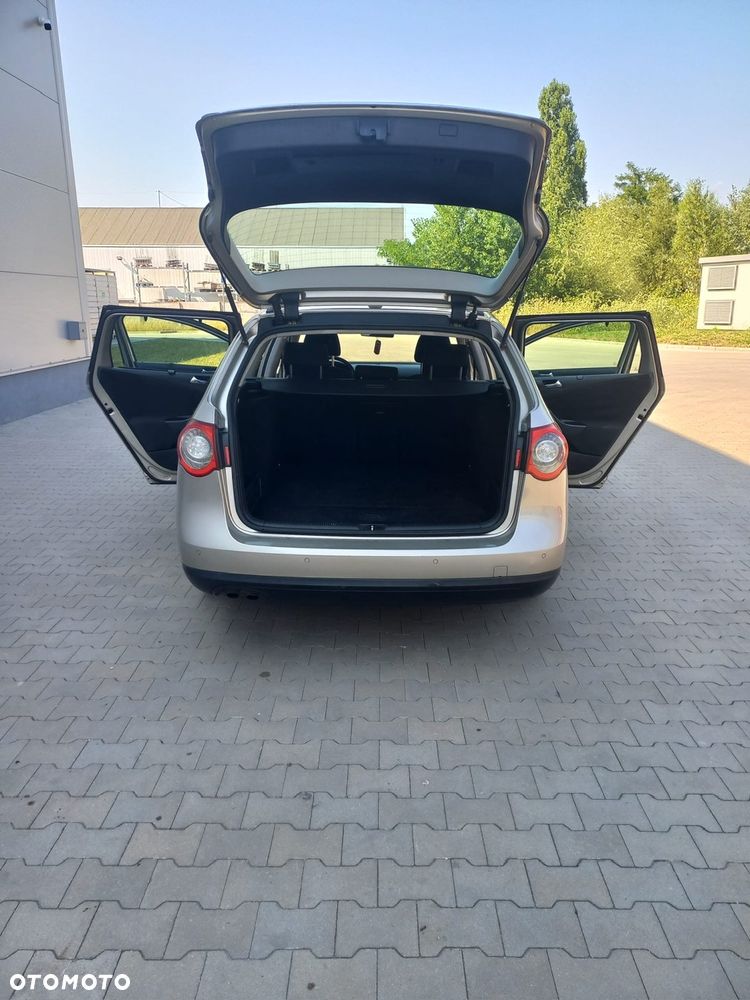Volkswagen Passat 1.9 TDI DPF BlueMotion - 16