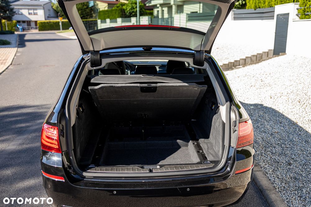 BMW Seria 5 525d - 36