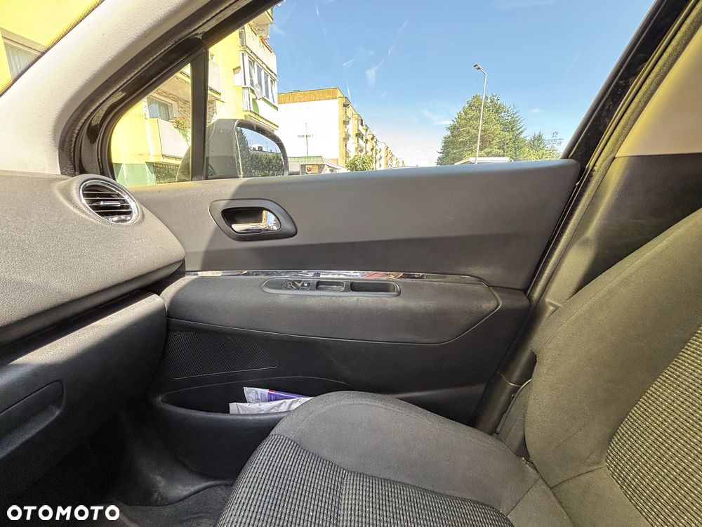 Peugeot 5008 - 8