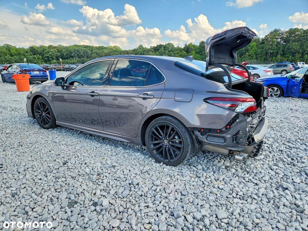 Toyota Camry - 3