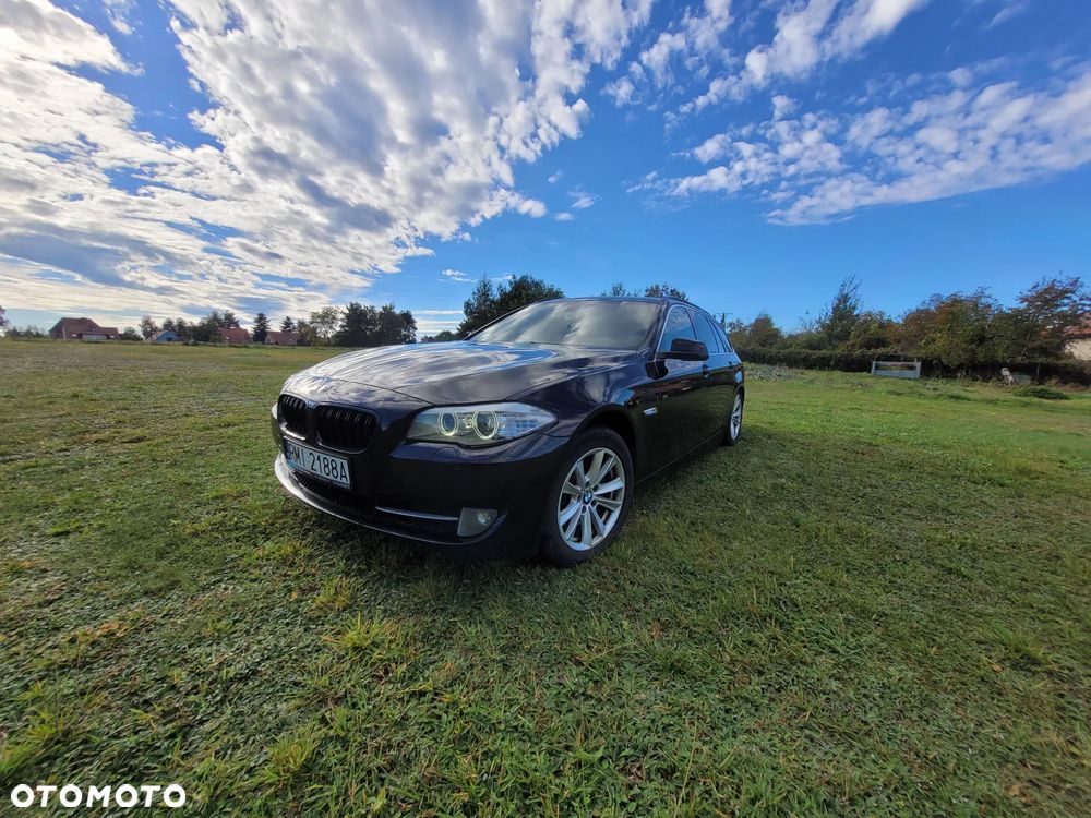 BMW Seria 5 525d xDrive - 10