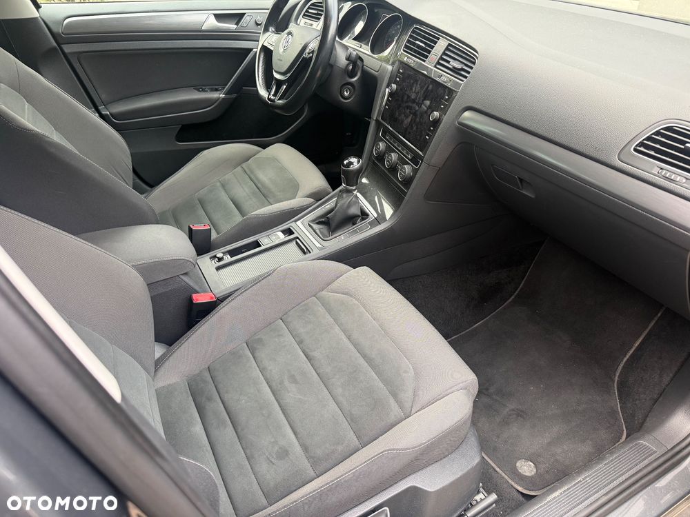 Volkswagen Golf - 6