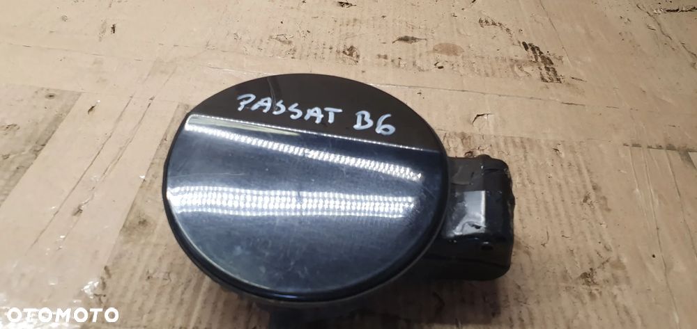 Klapka wlewu paliwa VW Passat B6 3C9809857 - 2