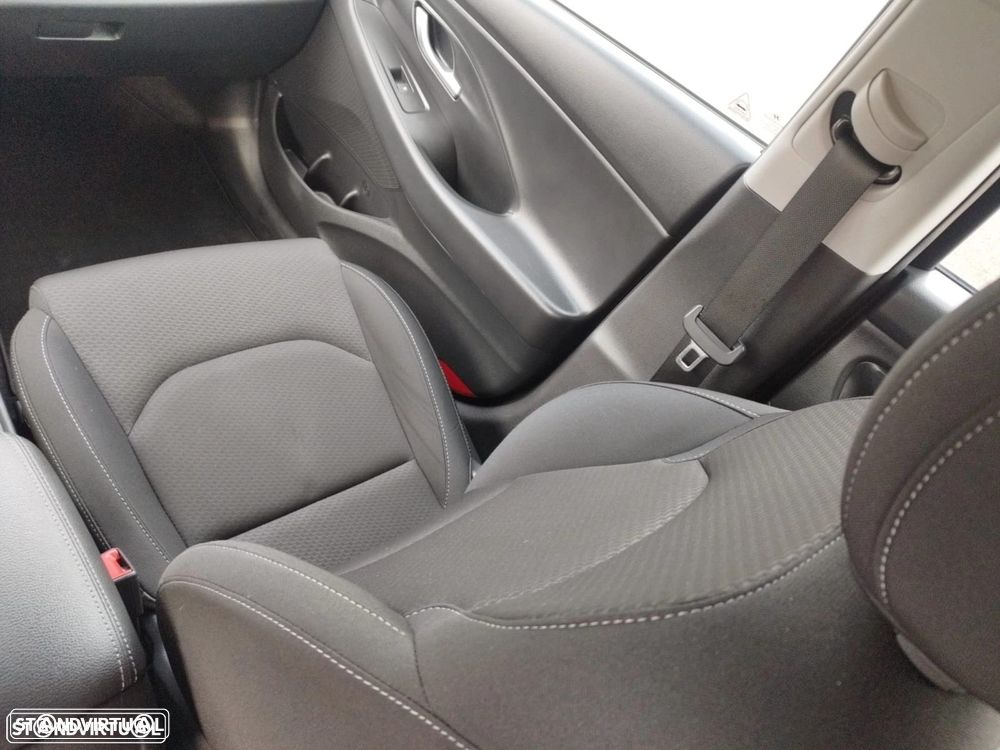 Hyundai i30 1.6 CRDi STyle+Navi 7DCT - 19