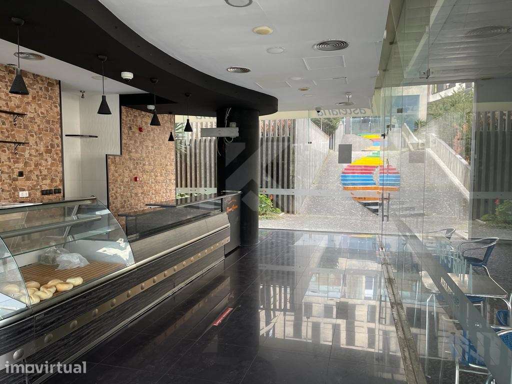 Espaço Comercial - localizado em São Martinho Funchal - Grande imagem: 2/19