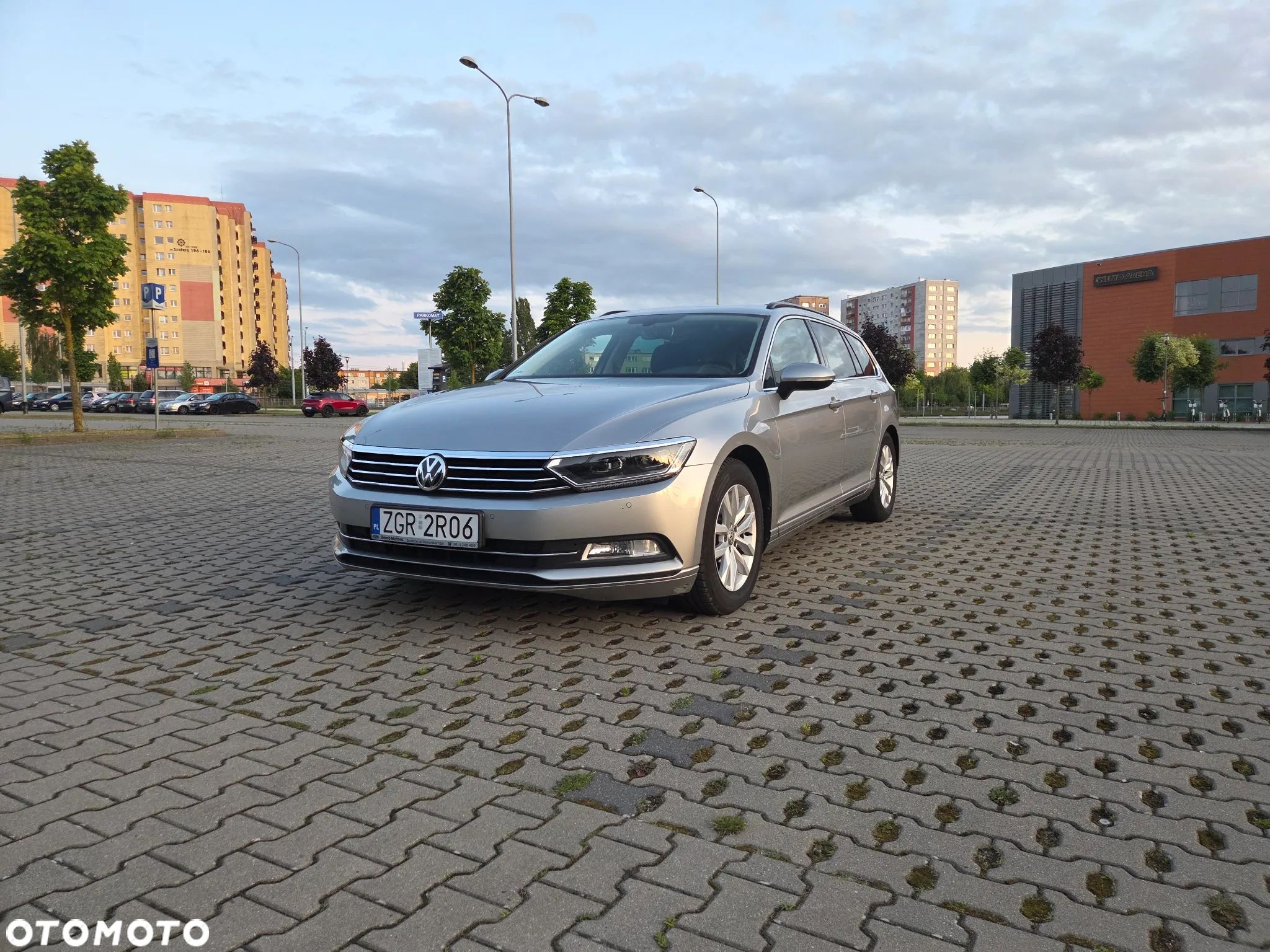 Volkswagen Passat - 1