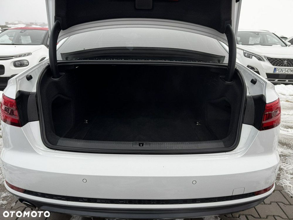 Audi A4 Limousine - 13