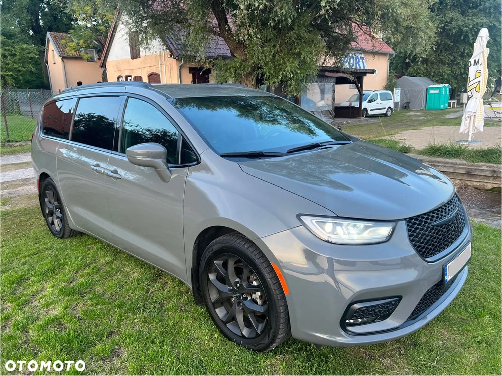 Chrysler Pacifica - 2