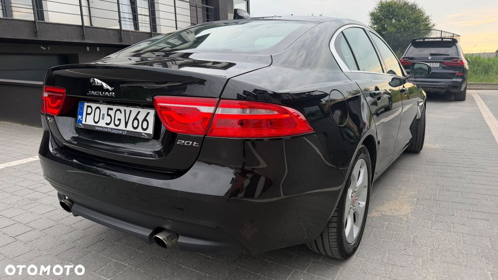 Jaguar XE 2.0 T Prestige - 7