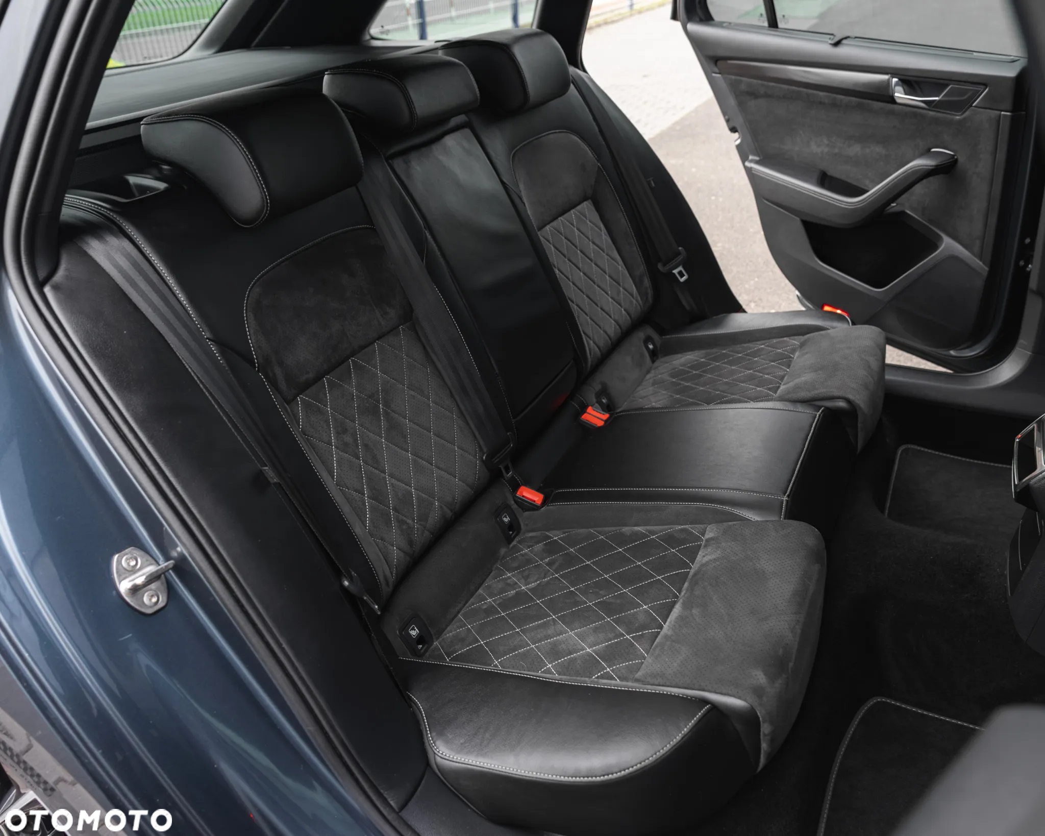 Skoda Superb 2.0 TDI DSG Sportline - 39