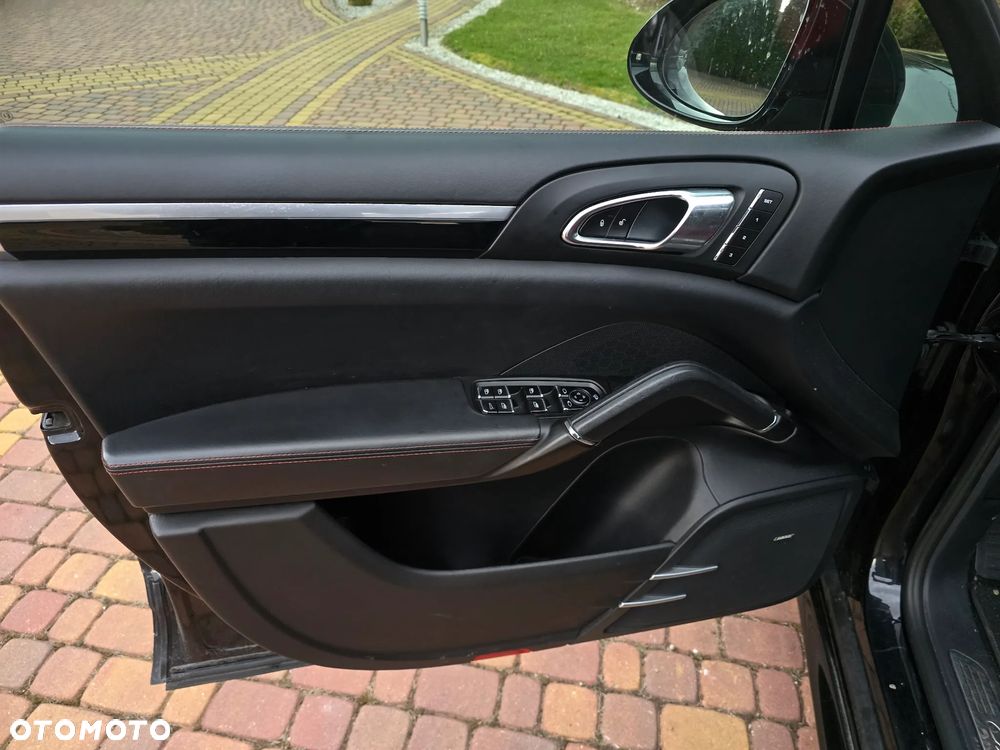 Porsche Cayenne S Diesel Platinum Edition - 31