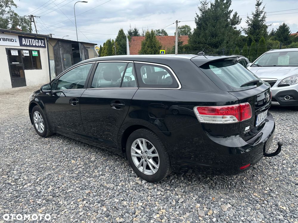 Toyota Avensis 1.8 Sol plus NAVI MS - 3