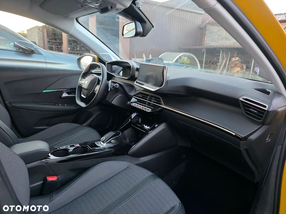 Peugeot 208 PureTech 100 EAT8 Allure - 12