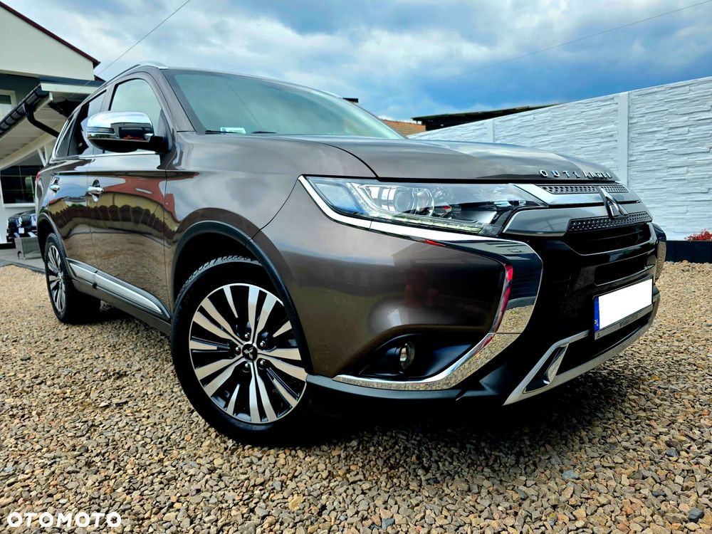 Mitsubishi Outlander 2.0 Instyle + 4WD CVT - 7