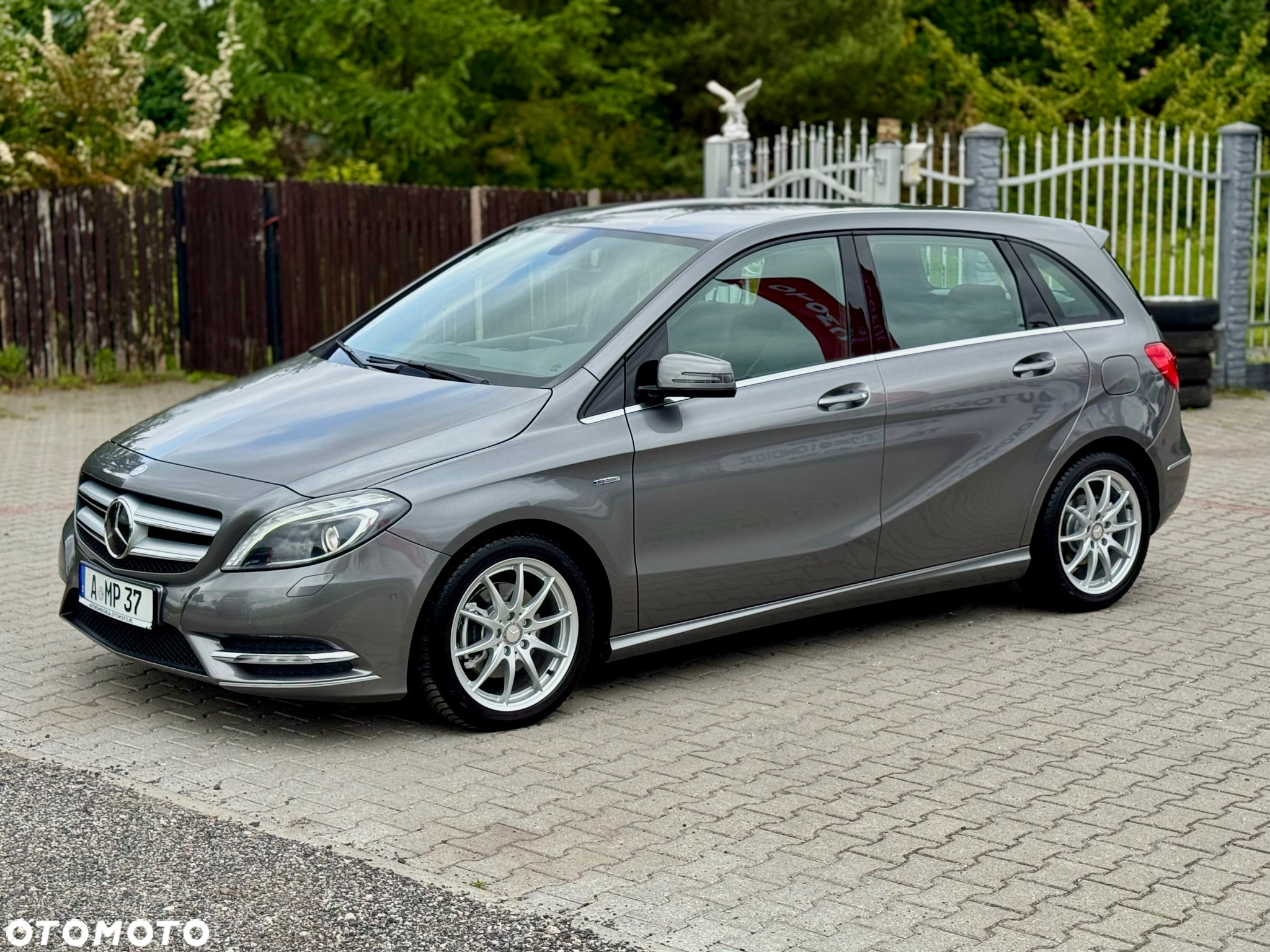 Mercedes-Benz Klasa B 180 BlueEFFICIENCY Edition - 28