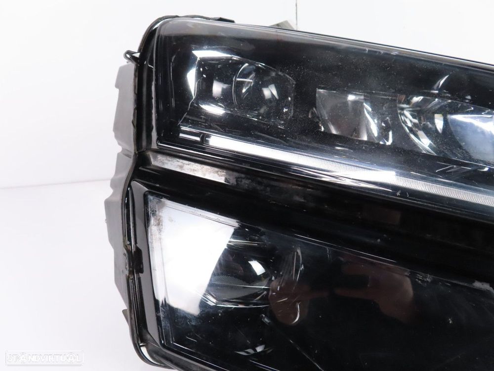 Farol LED Direito Usado / Original SKODA KAROQ (NU7) 57B941016B - 2