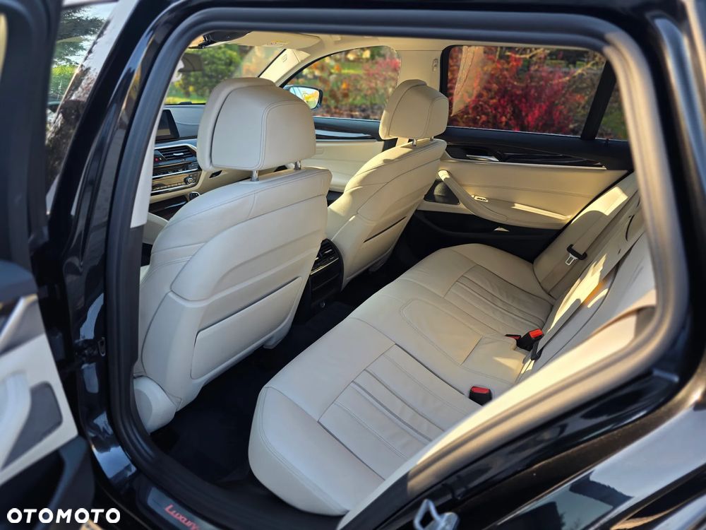 BMW Seria 5 530i xDrive Luxury Line sport - 32