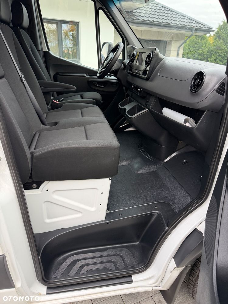 Mercedes-Benz Sprinter - 20