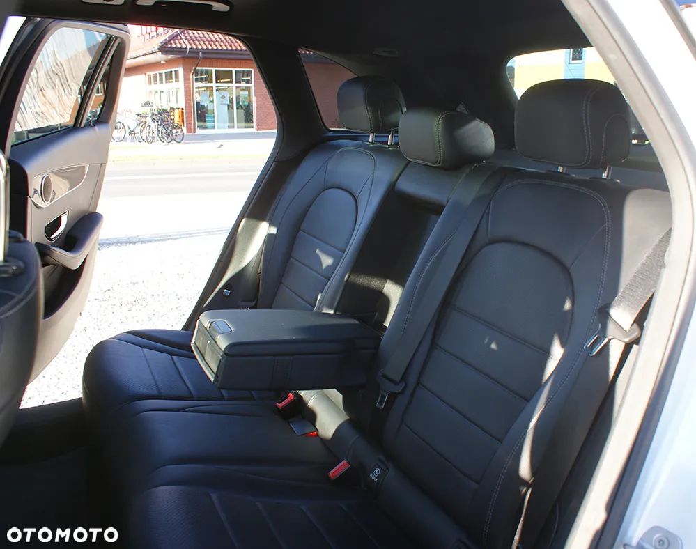 Mercedes-Benz GLC 300 4Matic 9G-TRONIC AMG Line - 26