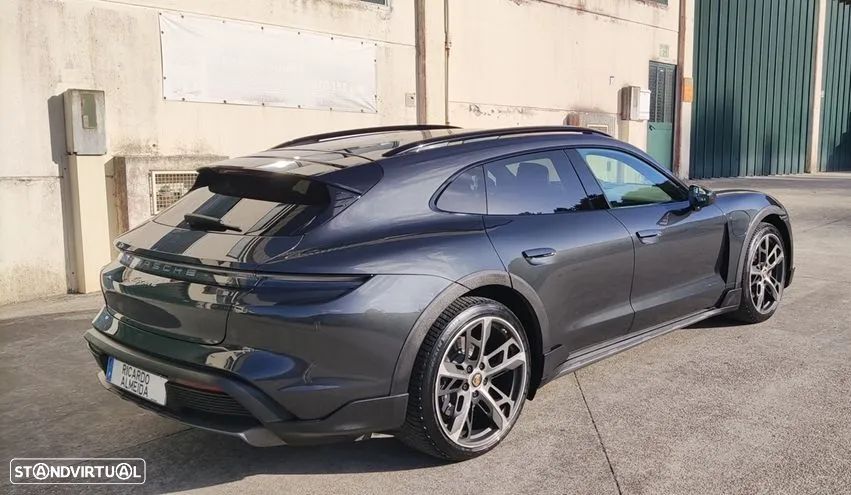 Porsche Taycan Cross Turismo 4 - 3