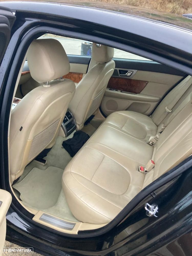 Jaguar XF 3.0 D V6 S Luxury - 13